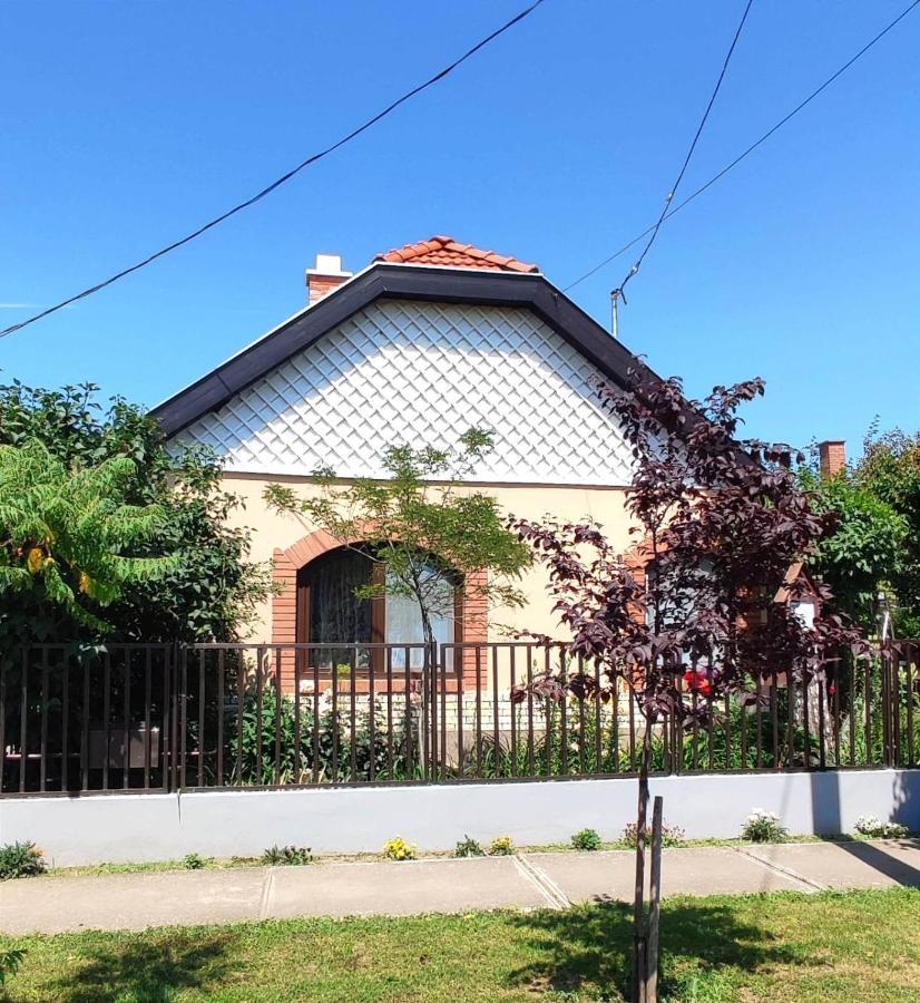 Bundik Vendégház Berettyóújfalu Exterior foto