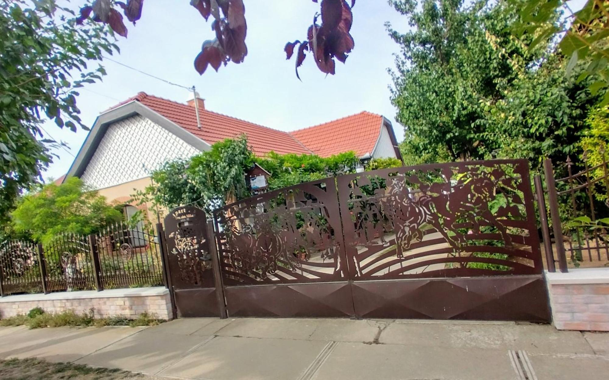 Bundik Vendégház Berettyóújfalu Exterior foto