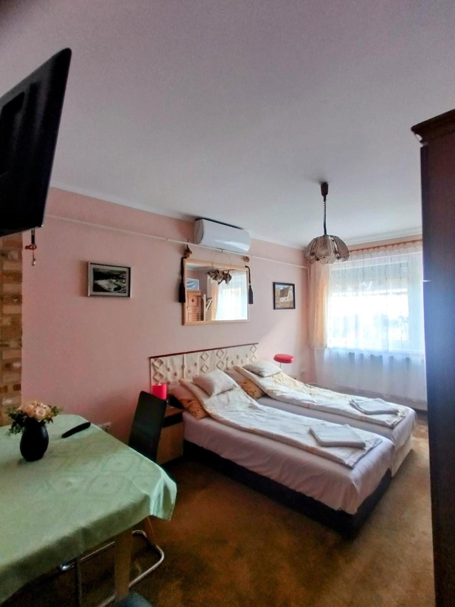 Bundik Vendégház Berettyóújfalu Exterior foto